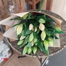 Simple Lily bunch- local delivery only