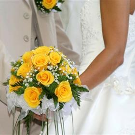 fwthumbyeloowrosesbridalbouquet.jpg